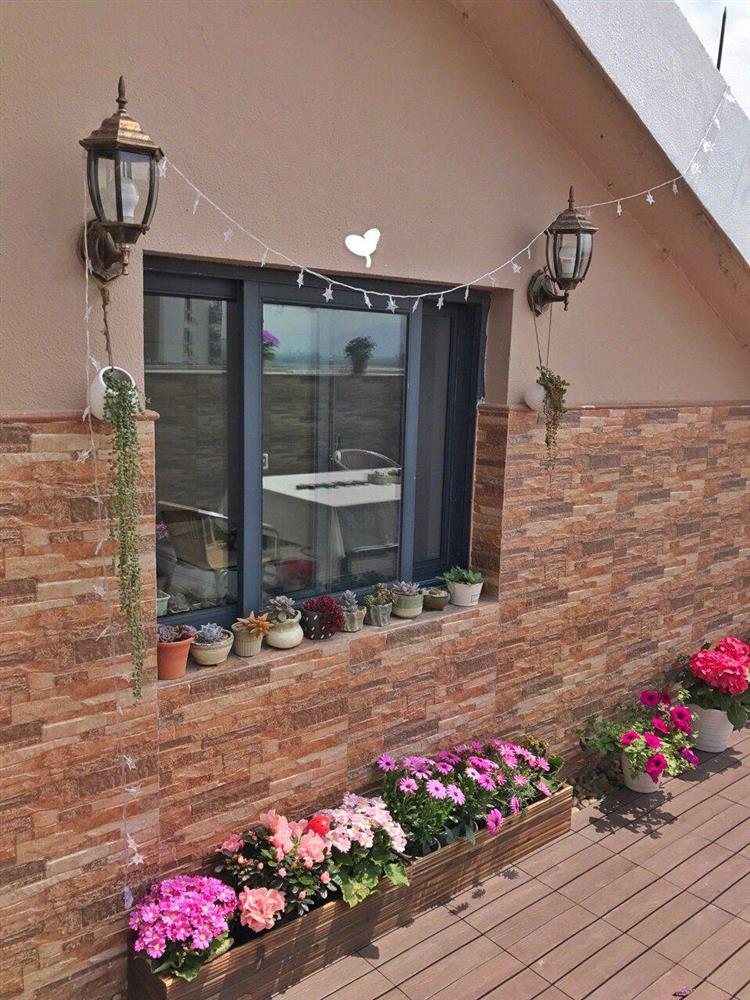 Khu vườn sân thượng chỉ rộng 20m² nhưng khiến chị em thành phố đỏ mắt ghen tị” bởi khung cảnh quá đỗi bình yên, thơ mộng-5