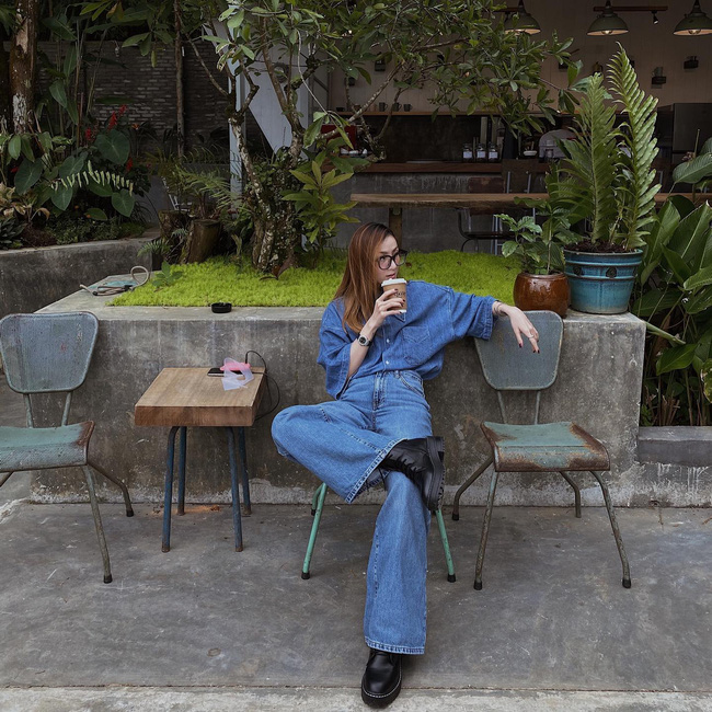 Sao Việt diện quần jeans ống rộng đơn giản theo 13 cách sành điệu xuất sắc-11