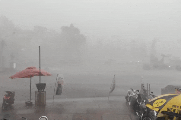 Mưa đá với mật độ dày ở thành phố Điện Biên Phủ-5