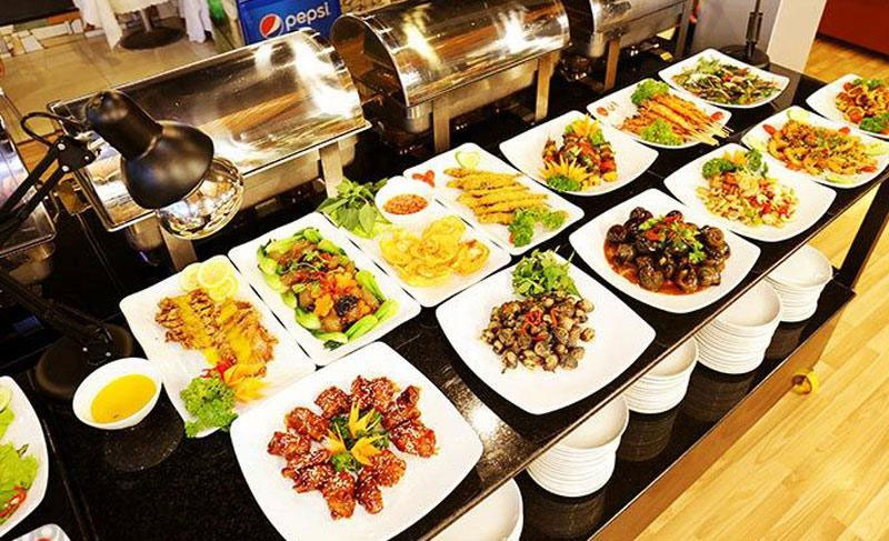 Mới đông khách đã tận thu: Bức xúc vì đặt phòng khách sạn ép mua thêm bữa ăn-1