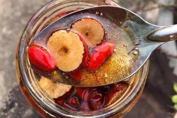 Trà nhụy hoa nghệ tây rất tốt cho sức khỏe phụ nữ nhưng có 6 nhóm người không nên dùng vì nguy hiểm ngang thuốc độc-4