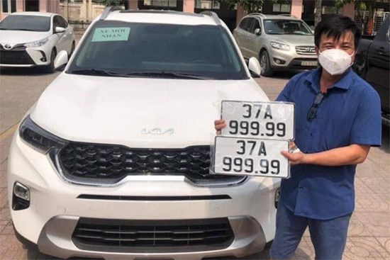 Lãi gần 1 tỷ đồng sau khi bốc được biển số xe 'ngũ 9'