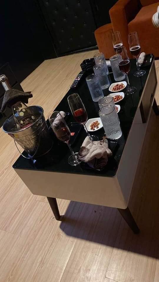 Cô gái được bạn mời qua khai trương, ngồi chưa được 20 phút bị dí cái bill 5 triệu gây tranh cãi cực căng” trên mạng xã hội-2