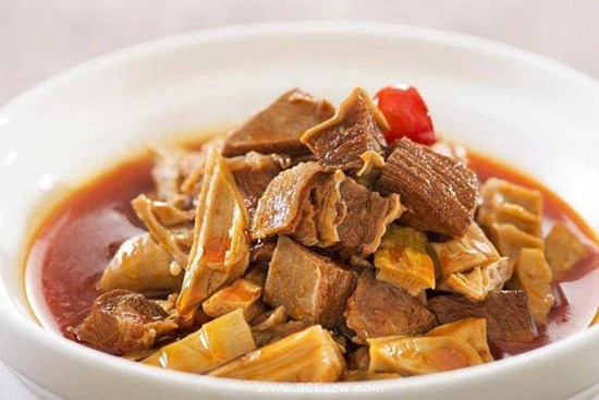 Nhiều người hầm thịt bò cả tiếng không mềm ngon vì chưa biết những mẹo này