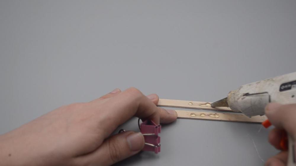 Keo nến không chỉ dùng để dán, 4 công dụng&nbsp;này mới gọi là cực đỉnh, nếu không&nbsp;biết thì quả là có lỗi với bản thân-8