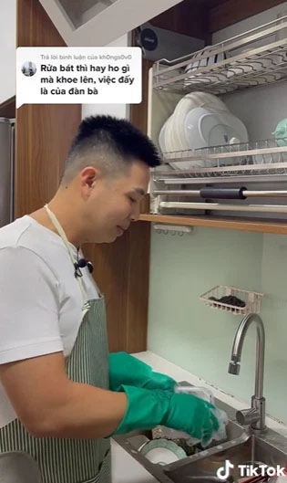Bị bảo rửa bát thì hay ho gì mà khoe, nó là việc của đàn bà, anh chồng trả lời bằng một video nhận về hơn 12k bình luận-1