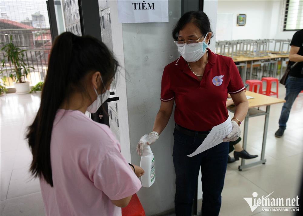 Hà Nội bắt đầu tiêm vắc xin Covid-19 cho trẻ từ 5-11 tuổi-4