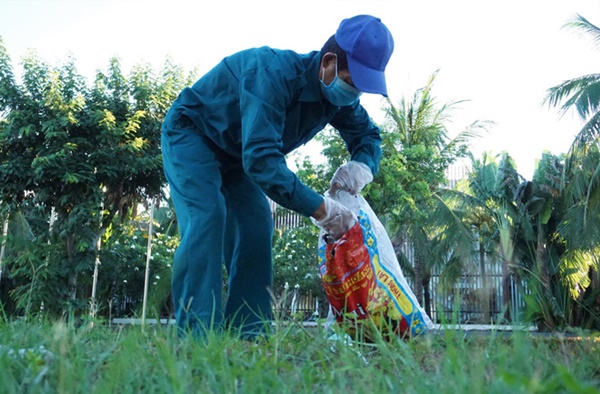 Ông lão nghèo 6 năm nhặt rác không lương khắp đường phố Hội An-4