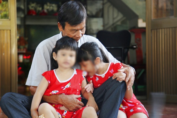 Vụ 2 vợ chồng tử vong bên 2 đứa trẻ đói lả suốt 3 ngày, người thân đau đớn: Con bé nhỏ còn ôm bố nó ngủ-9