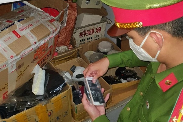 Triệt xóa tổng kho cung cấp thiết bị đánh bạc bịp ở Đà Nẵng-2