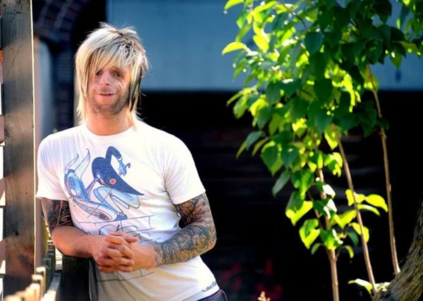 Chàng trai mặt chim bị bố mẹ chối bỏ tận 2 lần vì quá xấu xí, 30 năm sau khiến tất cả ghen tỵ với cuộc đời viên mãn bên người vợ xinh đẹp-5