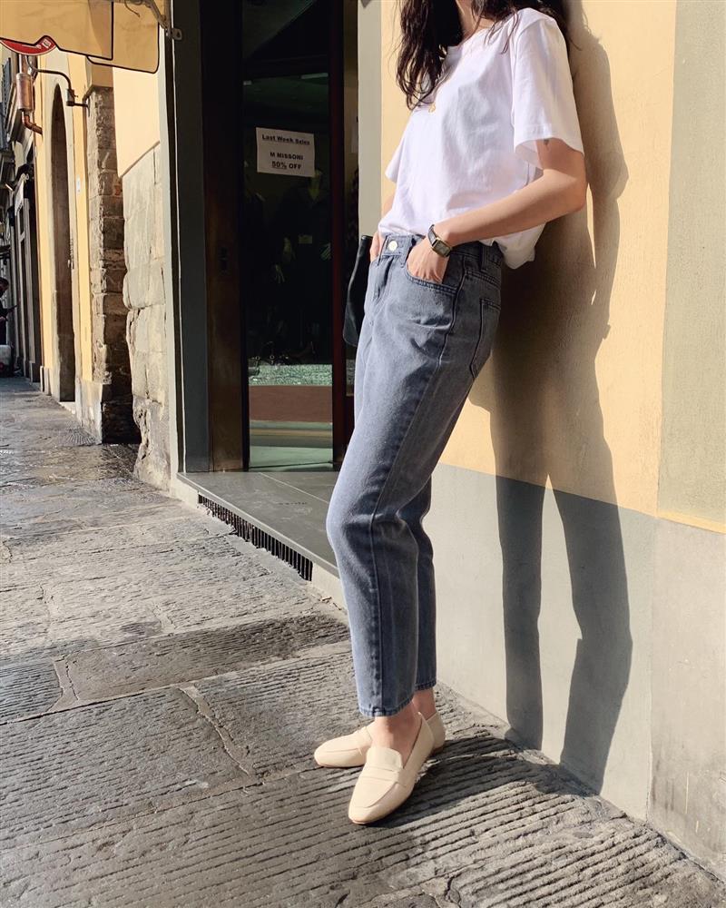 4 kiểu áo thun nàng 30+ nên có để không chỉ trẻ hơn, mà còn thanh lịch đúng tuổi-3