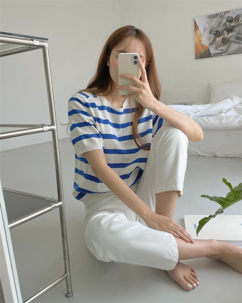 4 kiểu áo thun nàng 30+ nên có để không chỉ trẻ hơn, mà còn thanh lịch đúng tuổi-10