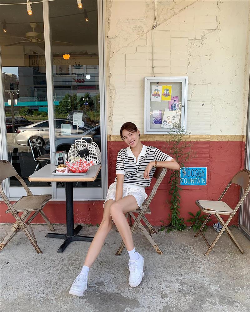 4 kiểu áo thun nàng 30+ nên có để không chỉ trẻ hơn, mà còn thanh lịch đúng tuổi-16