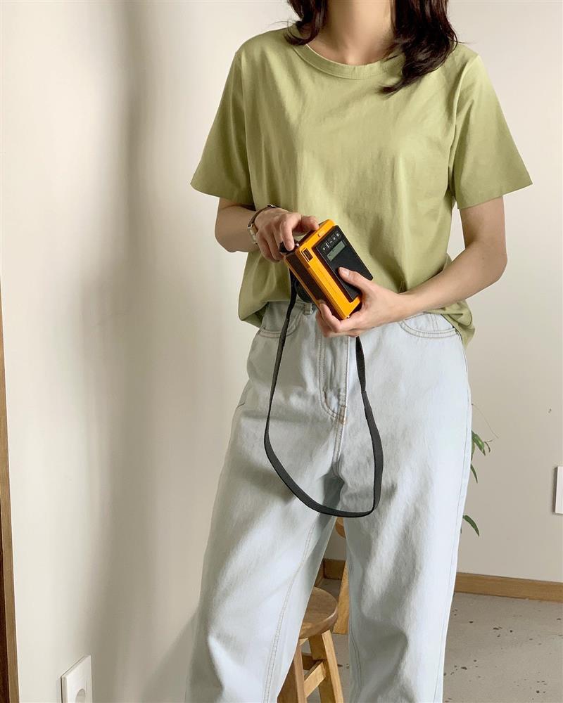 4 kiểu áo thun nàng 30+ nên có để không chỉ trẻ hơn, mà còn thanh lịch đúng tuổi-9