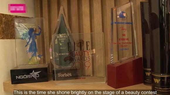 Ngọc Lan và Quốc Thuận thăm nhà HHen Niê, nàng hậu khoe toàn bộ không gian căn biệt thự xây cho bố mẹ-3