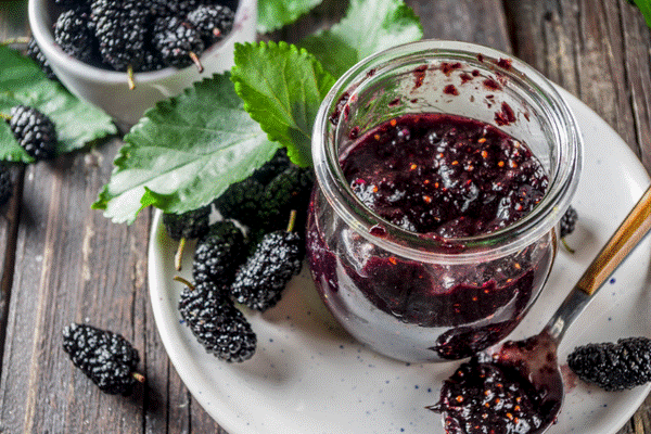 Tháng 4 là lúc dâu tằm bổ hơn cả nhân sâm, làm thành 3 món này vừa đơn giản vừa thu được nhiều lợi ích cho sức khỏe!