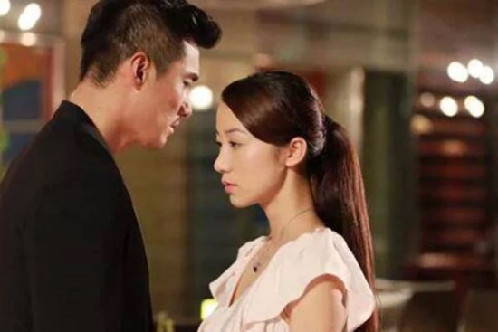 Đêm nào cũng dẫn con gái cùng đi làm thêm, tôi kinh ngạc khi cô chủ quán âu yếm hỏi một câu thay đổi vận mệnh cả 2 bố con