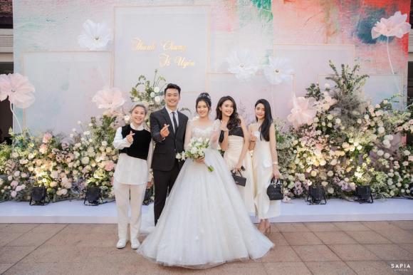Cầu thủ Thành Chung đăng ảnh nét căng sau đám cưới, liệu có vớt được nhan sắc của cô dâu sau ảnh dìm hàng-11