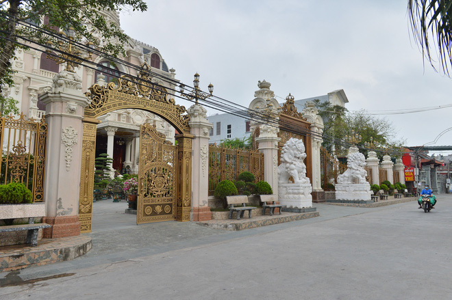 Về làng tỷ phú ở Nam Định ngắm những toà lâu đài mọc san sát, nghe chuyện con trai xây dinh thự tặng bố mẹ-5