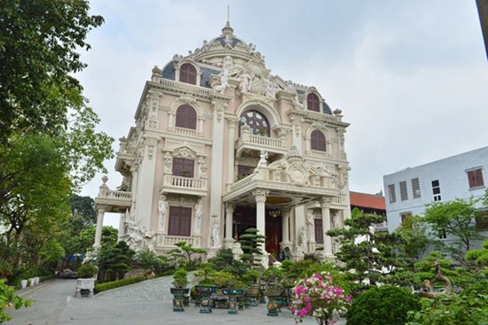 Về làng tỷ phú ở Nam Định ngắm những toà lâu đài mọc san sát, nghe chuyện con trai xây dinh thự tặng bố mẹ