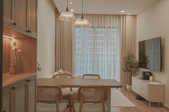 Vợ chồng trẻ Sài Gòn thiết kế căn hộ 67m² chỉ toàn đồ cơ bản nhưng tinh tế trong từng chi tiết nhỏ