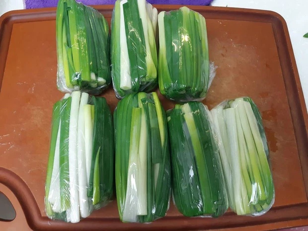 Hành lá rất tốt cho tim mạch và ngăn ngừa ung thư nhưng lại dễ bị thối hỏng, chuyên gia hướng dẫn 3 mẹo giữ hành lá 1 tháng cũng không thối-3