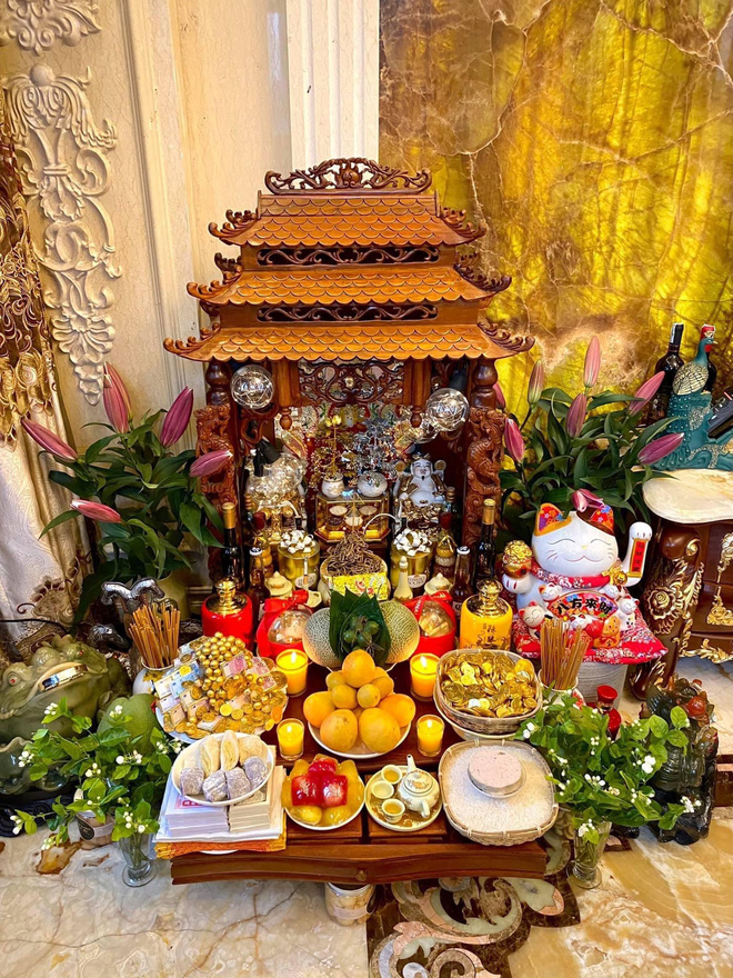 2 mẫu bàn thờ Thần Tài khiến dân tình xuýt xoa: Vừa có tâm vừa điệu nghệ thế này đảm bảo gia chủ buôn may bán đắt, tấn tài tấn lộc-1