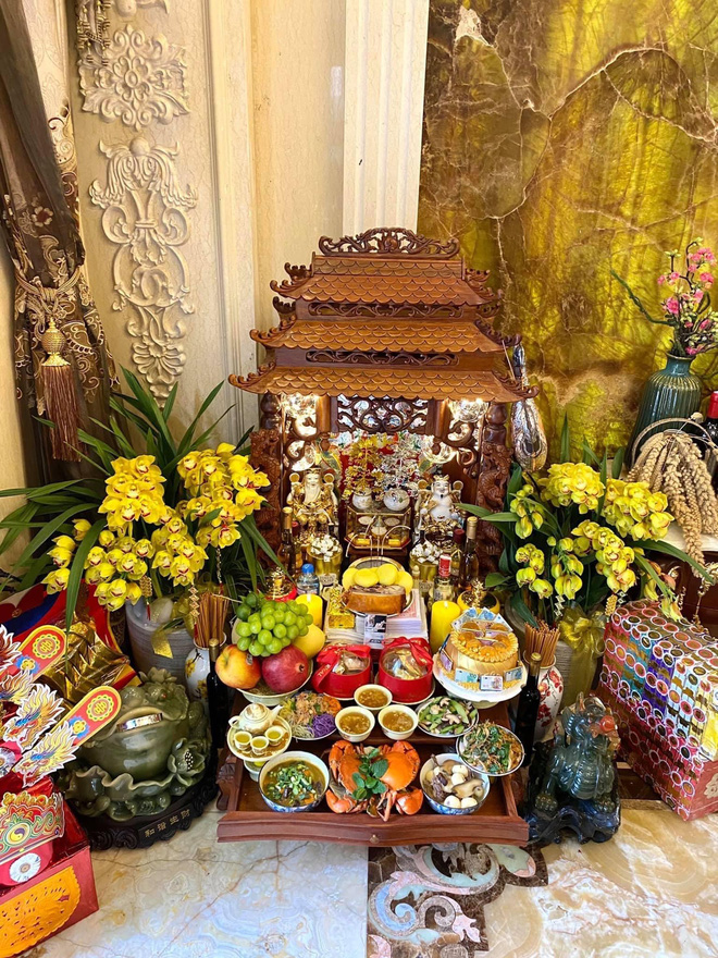 2 mẫu bàn thờ Thần Tài khiến dân tình xuýt xoa: Vừa có tâm vừa điệu nghệ thế này đảm bảo gia chủ buôn may bán đắt, tấn tài tấn lộc-2