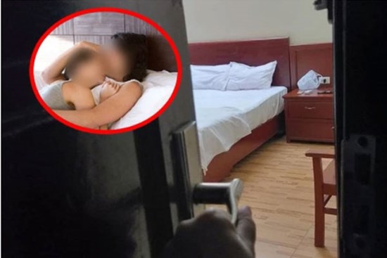 Chồng Giám đốc mời nhân viên nữ đến nhà bàn công việc, nửa đêm vợ xuống cầu thang thì chết điếng với hình ảnh nhìn thấy ở căn phòng trống