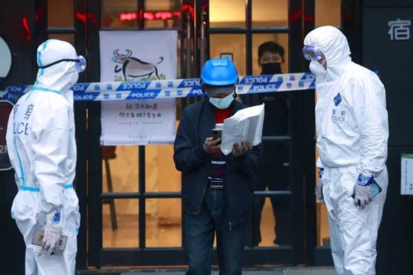 Ác mộng Vũ Hán tái diễn ở Thượng Hải: Người dân buộc phải rời nhà, nhường chỗ cho bệnh nhân mắc Covid-19, quỳ gối van xin cũng không được-2