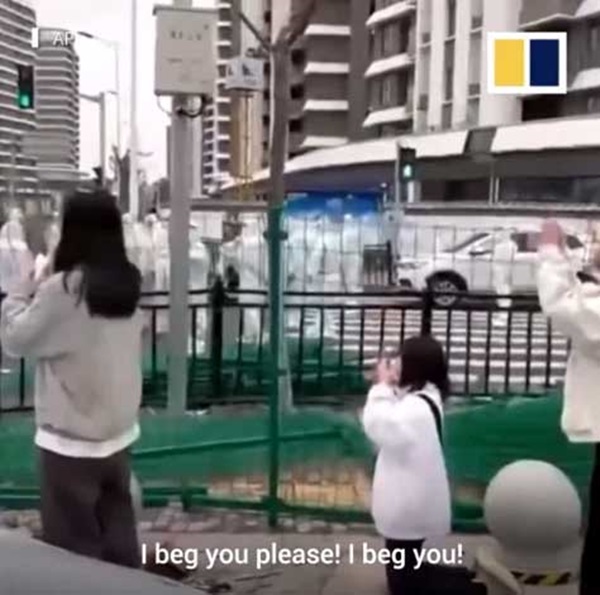 Ác mộng Vũ Hán tái diễn ở Thượng Hải: Người dân buộc phải rời nhà, nhường chỗ cho bệnh nhân mắc Covid-19, quỳ gối van xin cũng không được-3