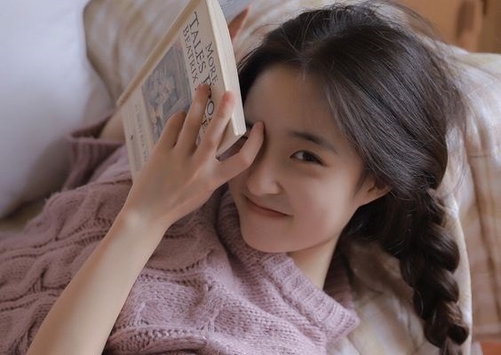 Người phụ nữ đột nhiên ngứa và tiết dịch trắng ở mắt, bác sĩ gắp ra rất nhiều sinh vật bò lồm ngồm chỉ vì sai lầm khi trang điểm nhiều chị em mắc phải-6