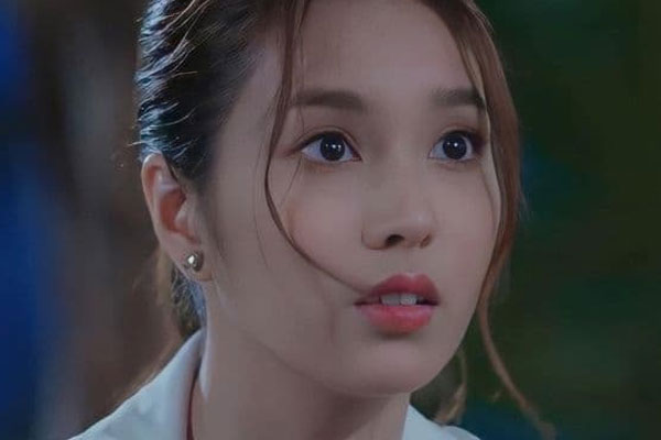 Trước ngày cưới, bạn gái cũ xinh đẹp rạng ngời bất ngờ xuất hiện bên cạnh vợ tương lai hơn tôi 12 tuổi-1