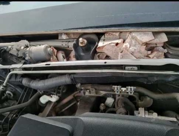 Chồng giấu quỹ đen trong ô tô, 1 thời gian sau mở ra kiểm tra thì khóc không thành tiếng-1