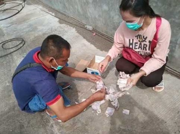 Chồng giấu quỹ đen trong ô tô, 1 thời gian sau mở ra kiểm tra thì khóc không thành tiếng-3