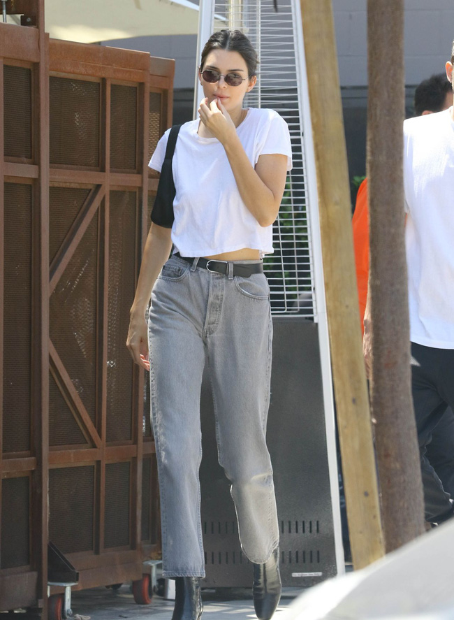 Mặc đồ tối giản đẹp như Kendall Jenner: Toàn những món basic được kết hợp theo 10 cách sang xịn mịn-10