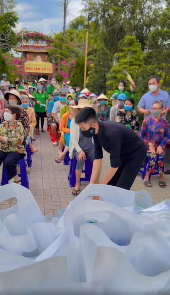 Cuộc sống hiện tại của con nuôi Phi Nhung ra sao khi mẹ qua đời?-2