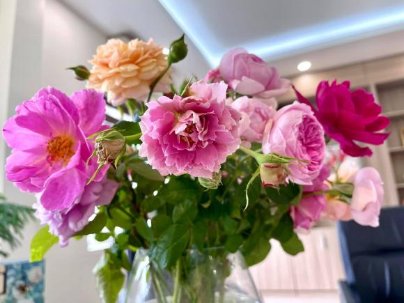 Hé lộ không gian sống tràn ngập hoa tươi của MC Diễm Quỳnh-11