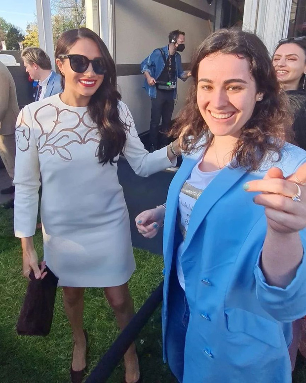 Chỉ mặc đẹp 2 lần rồi lại xấu, bộ cánh mới của Meghan Markle khiến ai nhìn cũng CHÊ!-5