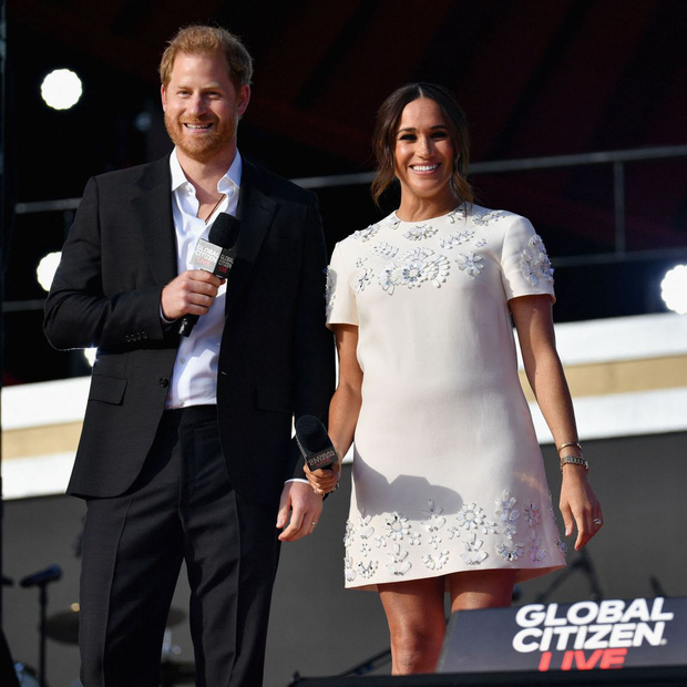 Chỉ mặc đẹp 2 lần rồi lại xấu, bộ cánh mới của Meghan Markle khiến ai nhìn cũng CHÊ!-9