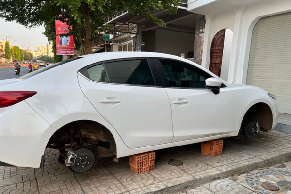 Phạt 4 triệu đồng người cầm dao rượt đuổi du khách ở Mộc Châu-2