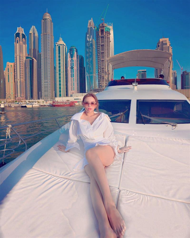 Huyền Baby khoe dáng đốt mắt ở Dubai, khẳng định nhan sắc bất biến tuổi U40 nhưng trình độ thả thính thì đỉnh hơn cả giới trẻ-13