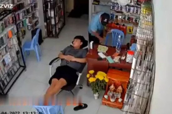 Kẻ gian liều lĩnh vào lục đồ khi gia chủ say giấc, diễn biến sau đó khiến ai cũng hả hê