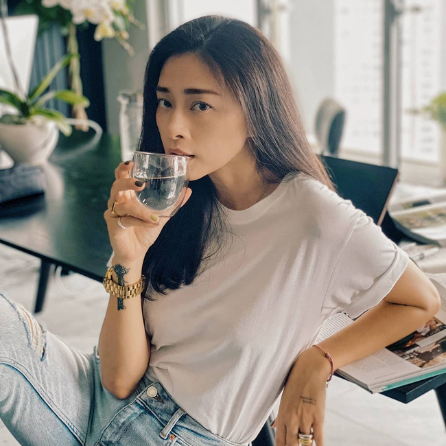 Sao Việt diện áo thun trắng chuẩn sang xịn mịn, dù chỉ mix theo cách đơn giản-12