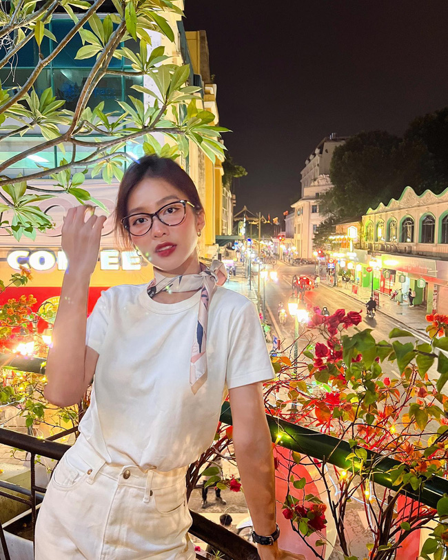 Sao Việt diện áo thun trắng chuẩn sang xịn mịn, dù chỉ mix theo cách đơn giản-6