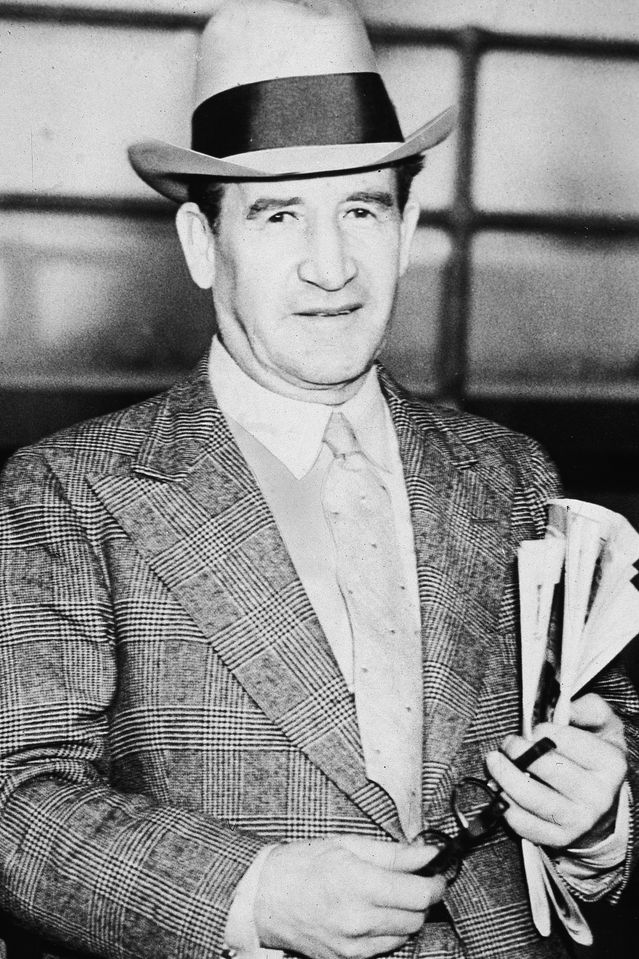 Cái chết của triệu phú mỏ vàng khó hiểu nhất thế giới: Thi thể bị cháy thành than phủ đầy lông vũ, sau 8 thập kỷ vẫn khiến nhà điều tra bất lực-3