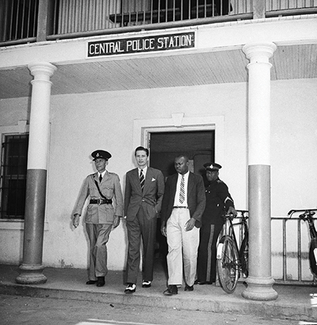 Cái chết của triệu phú mỏ vàng khó hiểu nhất thế giới: Thi thể bị cháy thành than phủ đầy lông vũ, sau 8 thập kỷ vẫn khiến nhà điều tra bất lực-7