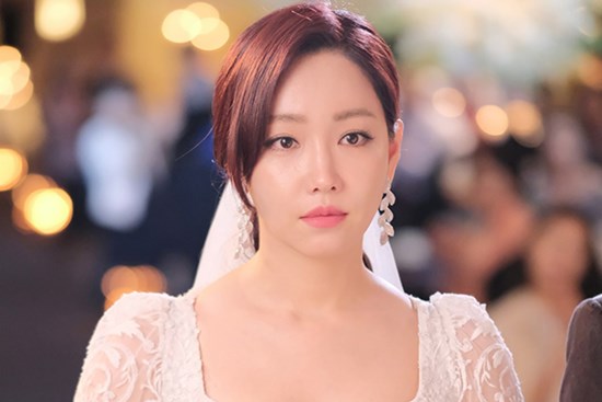 Ngày cưới, em chồng tặng riêng 5 chỉ vàng rồi rỉ tai nói điều này khiến tôi ngất luôn