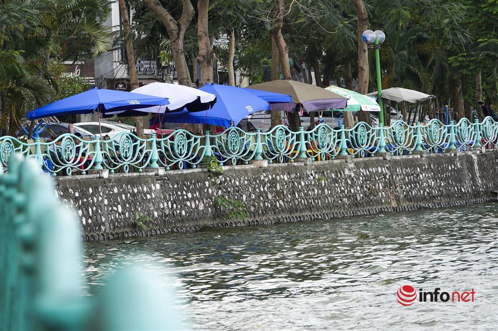 Xếp ghế che ô như bãi biển ven hồ Tây, ghế đá công cộng muốn ngồi phải trả tiền mua nước-13